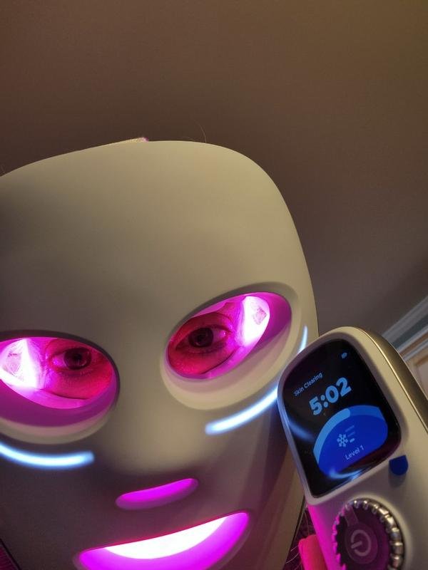 Shark CryoGlow remote and mask ready